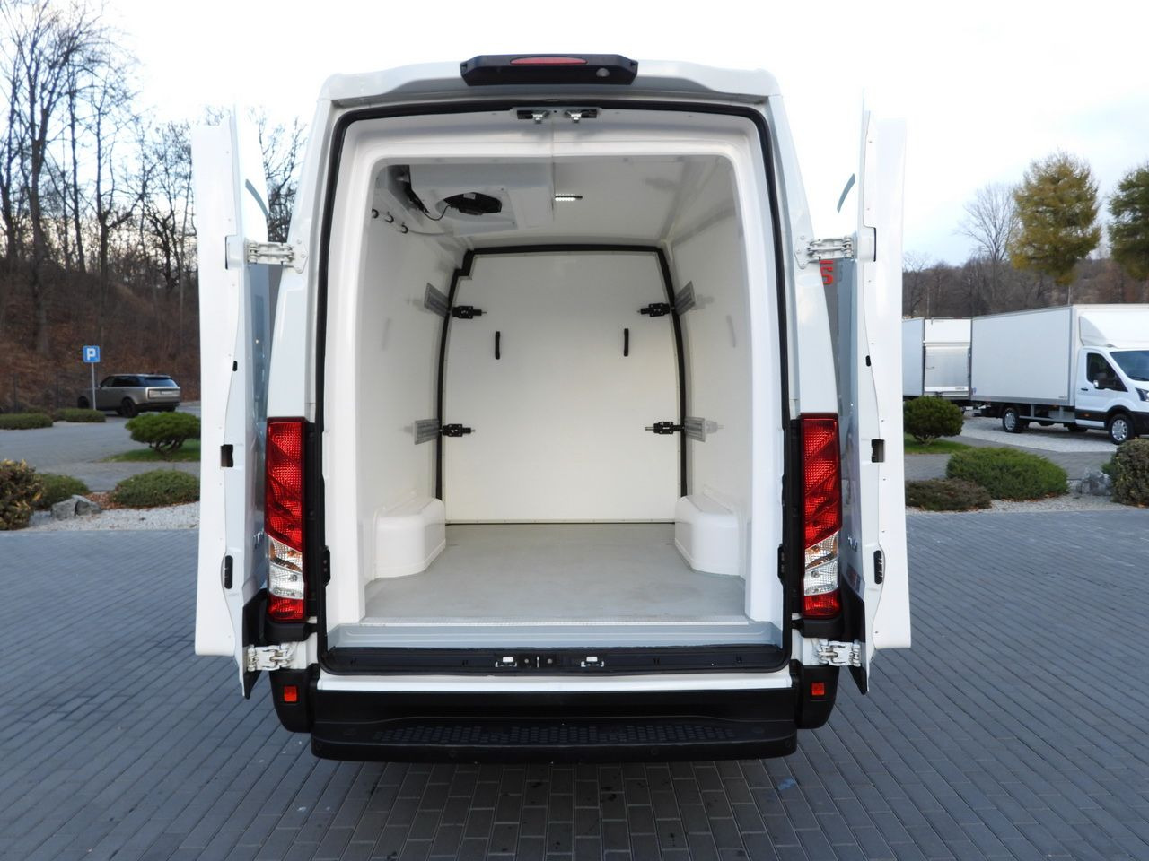 Furgoneta frigorifica IVECO DAILY 35S14 REFRIGERATOR VAN 0*C POWER SUPPLY 230V NAVIGATION AUTOMATIC TRANSMISSION  AIR CONDITIONING  140HP: foto 29