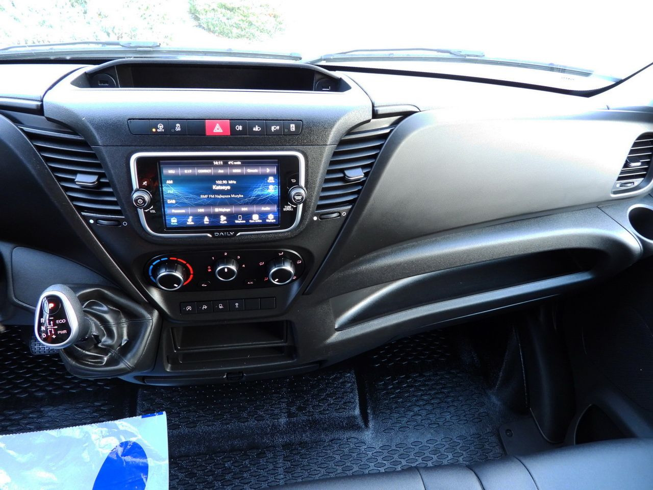 Furgoneta frigorifica IVECO DAILY 35S14 REFRIGERATOR VAN 0*C POWER SUPPLY 230V NAVIGATION AUTOMATIC TRANSMISSION  AIR CONDITIONING  140HP: foto 39