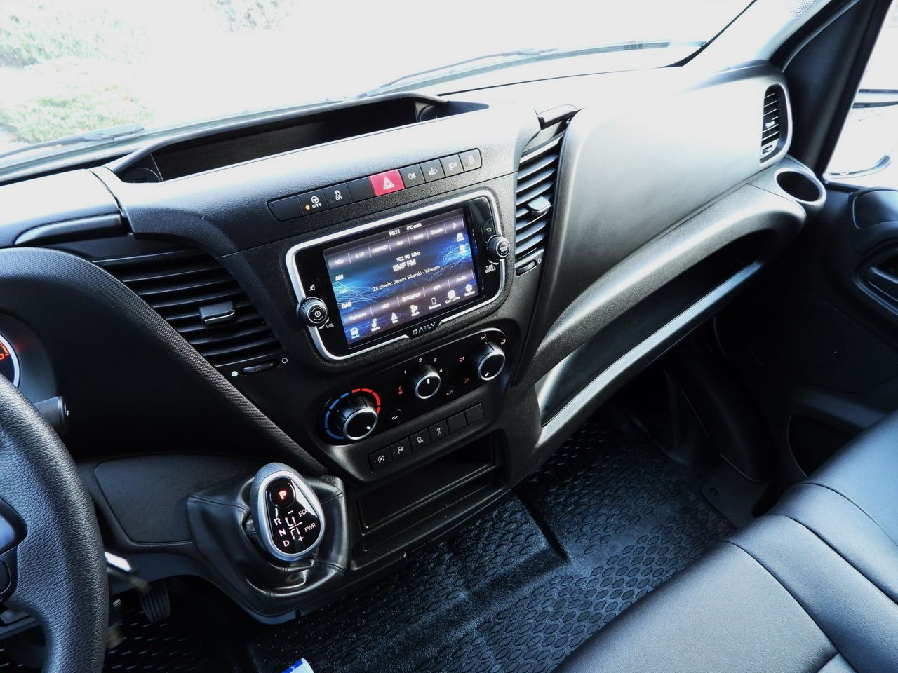 Furgoneta frigorifica IVECO DAILY 35S14 REFRIGERATOR VAN 0*C POWER SUPPLY 230V NAVIGATION AUTOMATIC TRANSMISSION  AIR CONDITIONING  140HP: foto 40