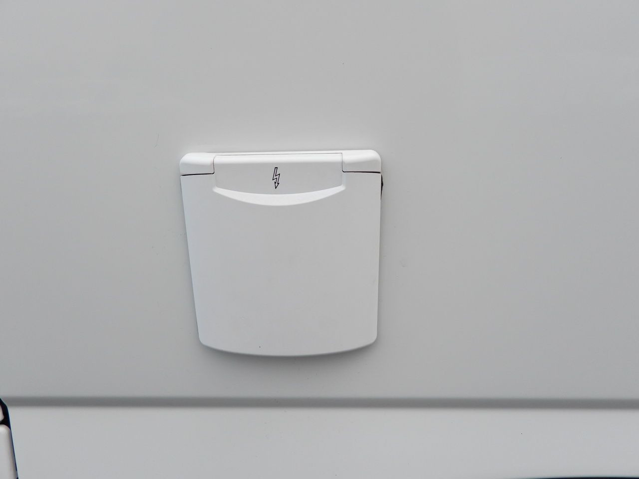 Furgoneta frigorifica IVECO DAILY 35S14 REFRIGERATOR VAN 0*C POWER SUPPLY 230V NAVIGATION AUTOMATIC TRANSMISSION  AIR CONDITIONING  140HP: foto 26