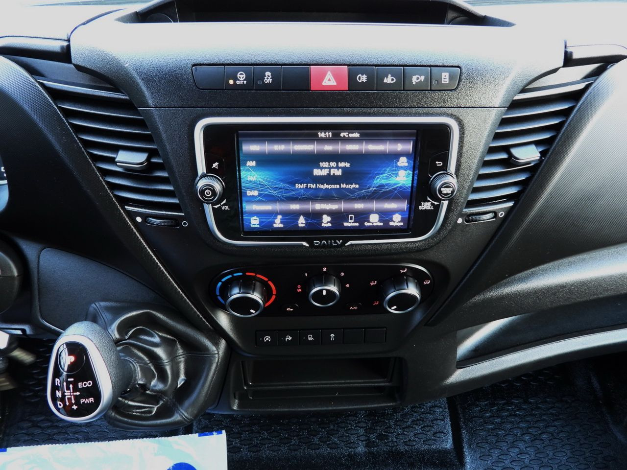 Furgoneta frigorifica IVECO DAILY 35S14 REFRIGERATOR VAN 0*C POWER SUPPLY 230V NAVIGATION AUTOMATIC TRANSMISSION  AIR CONDITIONING  140HP: foto 41