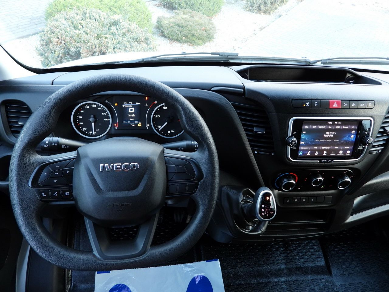 Furgoneta frigorifica IVECO DAILY 35S14 REFRIGERATOR VAN 0*C POWER SUPPLY 230V NAVIGATION AUTOMATIC TRANSMISSION  AIR CONDITIONING  140HP: foto 38