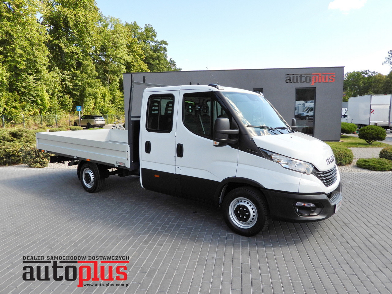 IVECO DAILY 35S14 STAKE BODY DOUBLE CABIN DOKA 7 SEATS CRUISE CONTROL AIR CONDITIONING 135HP - Furgoneta combi: foto 1 IVECO DAILY 35S14 STAKE BODY DOUBLE CABIN DOKA 7 SEATS CRUISE CONTROL AIR CONDITIONING 135HP - Furgoneta combi: foto 1