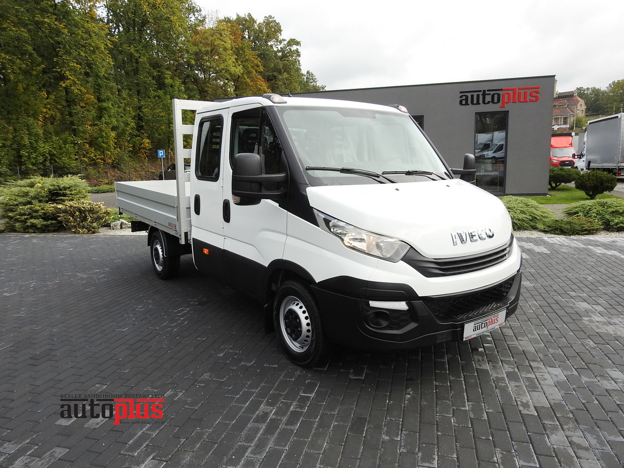 IVECO DAILY 35S15 STAKE BODY DOUBLE CABIN DOKA 7 SEATS AIR CONDITIONING 150HP - Furgoneta combi: foto 1 IVECO DAILY 35S15 STAKE BODY DOUBLE CABIN DOKA 7 SEATS AIR CONDITIONING 150HP - Furgoneta combi: foto 1