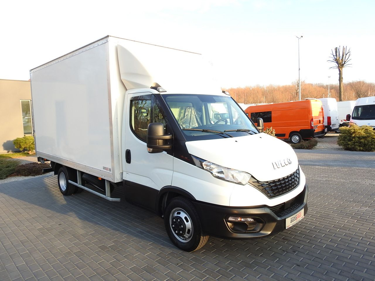IVECO DAILY 35S16 BOX LIFT 8 PALLETS CRUISE CONTROL AIR CONDITIONING TWIN WHEELS  160HP - Furgoneta frigorifica: foto 4 IVECO DAILY 35S16 BOX LIFT 8 PALLETS CRUISE CONTROL AIR CONDITIONING TWIN WHEELS  160HP - Furgoneta frigorifica: foto 4