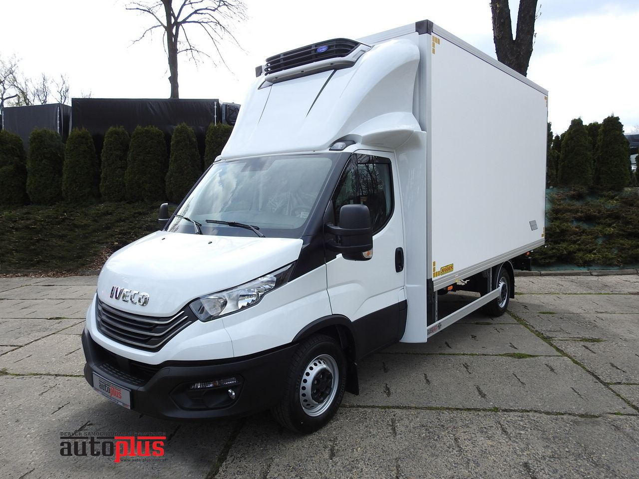 IVECO DAILY 35S16 NEW REGRIGERATOR BOX -10*C 8 PALLETS HEATING FUNCTION POWER SUPPLY 230V CRUISE CONTROL AIR CONDITIONING 160HP - Furgoneta frigorifica: foto 1 IVECO DAILY 35S16 NEW REGRIGERATOR BOX -10*C 8 PALLETS HEATING FUNCTION POWER SUPPLY 230V CRUISE CONTROL AIR CONDITIONING 160HP - Furgoneta frigorifica: foto 1