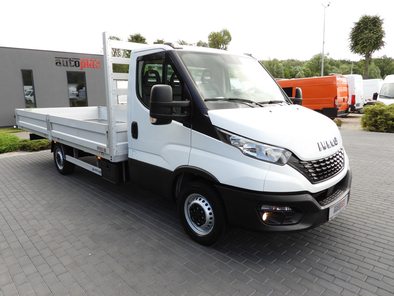 IVECO DAILY 35S16 STAKE BODY 10 PALLETS CRUISE CONTROL AIR CONDITIONING  160HP - Furgoneta caja abierta: foto 4 IVECO DAILY 35S16 STAKE BODY 10 PALLETS CRUISE CONTROL AIR CONDITIONING  160HP - Furgoneta caja abierta: foto 4