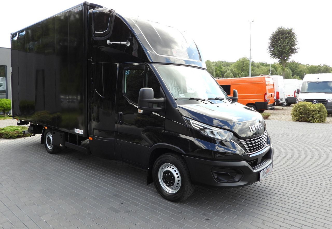 IVECO DAILY 35S18 BOX LIFT 8 PALLETS WEBASTO CRUISE CONTROL NAVIGATION LED LIGHTS PNEUMATICS AIR CONDITIONING  180HP - Furgoneta frigorifica: foto 4 IVECO DAILY 35S18 BOX LIFT 8 PALLETS WEBASTO CRUISE CONTROL NAVIGATION LED LIGHTS PNEUMATICS AIR CONDITIONING  180HP - Furgoneta frigorifica: foto 4