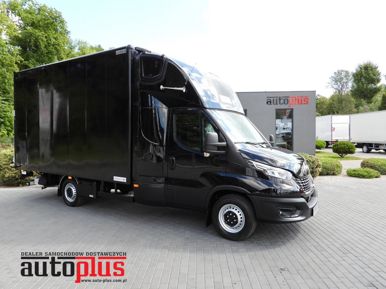 IVECO DAILY 35S18 BOX LIFT 8 PALLETS WEBASTO CRUISE CONTROL NAVIGATION LED LIGHTS PNEUMATICS AIR CONDITIONING  180HP - Furgoneta frigorifica: foto 1 IVECO DAILY 35S18 BOX LIFT 8 PALLETS WEBASTO CRUISE CONTROL NAVIGATION LED LIGHTS PNEUMATICS AIR CONDITIONING  180HP - Furgoneta frigorifica: foto 1