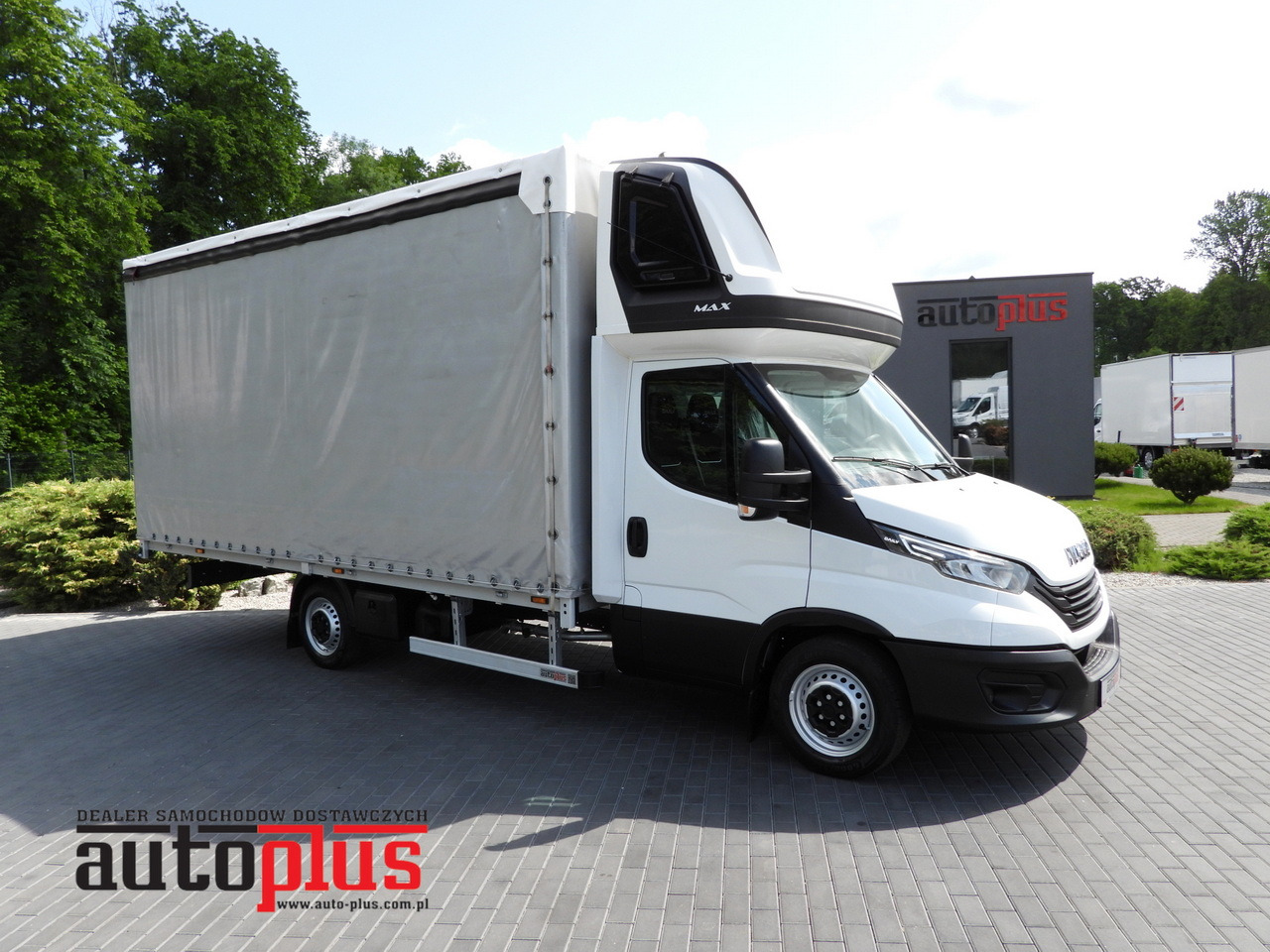 IVECO DAILY 35S18 TARPAULIN 10 PALLETS CRUISE CONTROL LED LIGHTS AIR CONDITIONING 180HP - Furgoneta con lona: foto 1 IVECO DAILY 35S18 TARPAULIN 10 PALLETS CRUISE CONTROL LED LIGHTS AIR CONDITIONING 180HP - Furgoneta con lona: foto 1