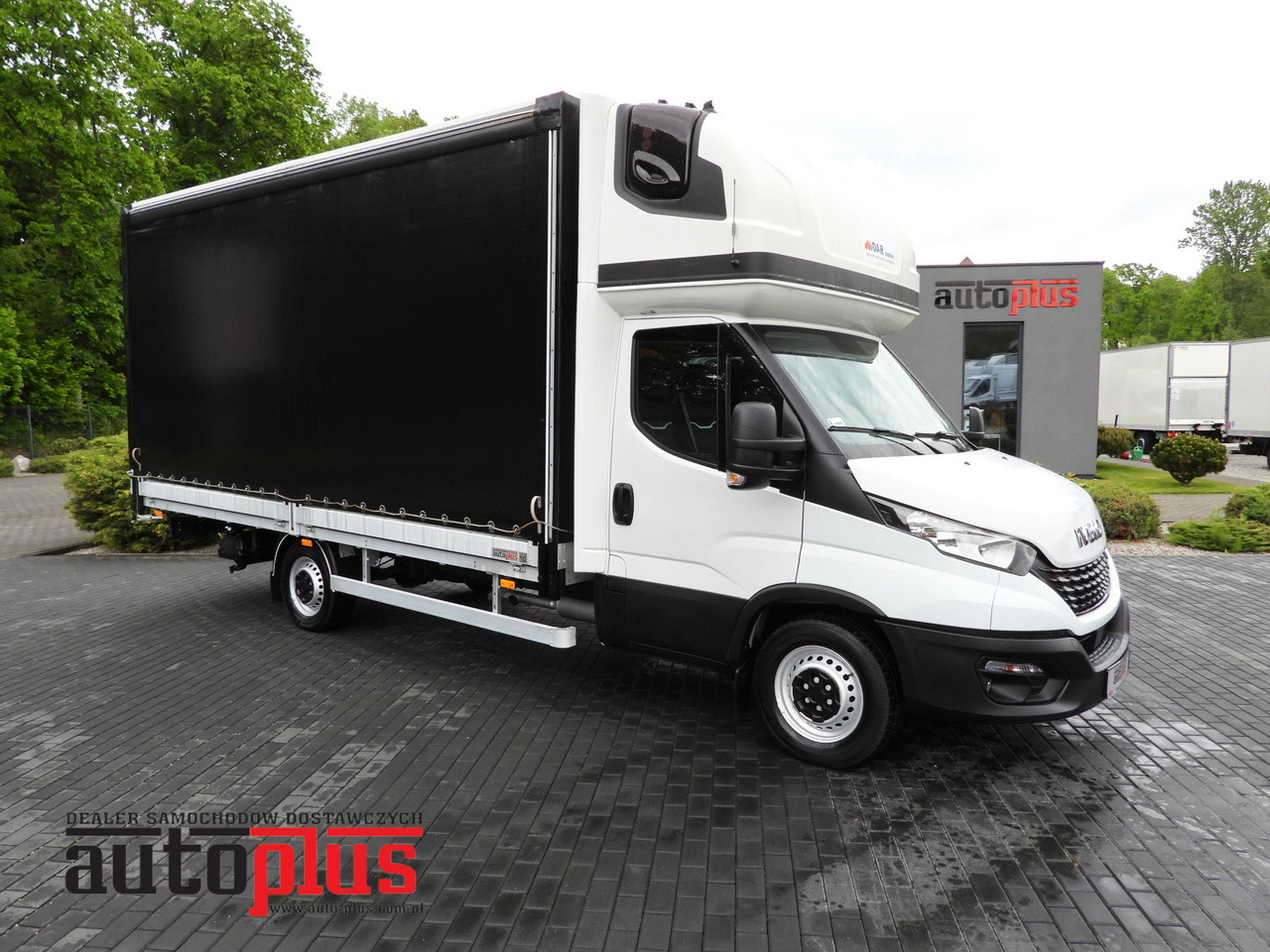 IVECO DAILY  35S18 TARPAULIN 10 PALLETS WEBASTO CRUISE CONTROL AIR CONDITIONING  180HP - Furgoneta con lona: foto 1 IVECO DAILY  35S18 TARPAULIN 10 PALLETS WEBASTO CRUISE CONTROL AIR CONDITIONING  180HP - Furgoneta con lona: foto 1