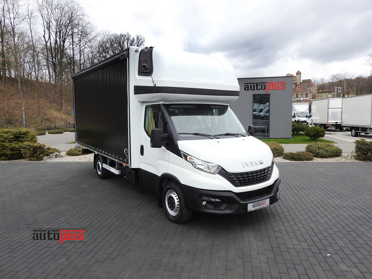 IVECO DAILY  35S18 TARPAULIN 10 PALLETS WEBASTO CRUISE CONTROL AIR CONDITIONING  180HP - Furgoneta con lona: foto 1 IVECO DAILY  35S18 TARPAULIN 10 PALLETS WEBASTO CRUISE CONTROL AIR CONDITIONING  180HP - Furgoneta con lona: foto 1