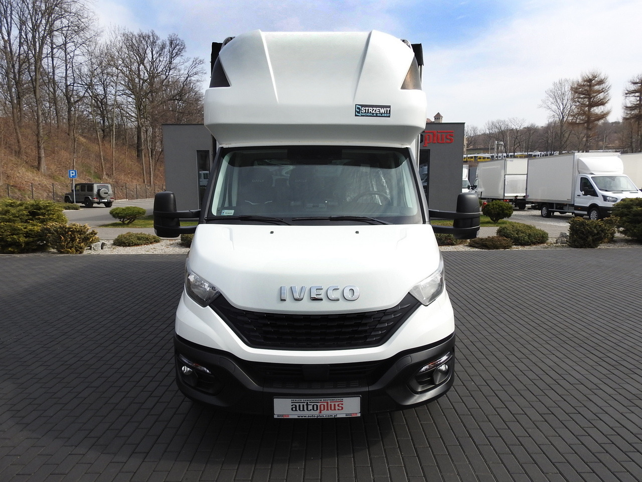 IVECO DAILY  35S18 TARPAULIN 10 PALLETS WEBASTO CRUISE CONTROL AIR CONDITIONING  180HP - Furgoneta con lona: foto 5 IVECO DAILY  35S18 TARPAULIN 10 PALLETS WEBASTO CRUISE CONTROL AIR CONDITIONING  180HP - Furgoneta con lona: foto 5