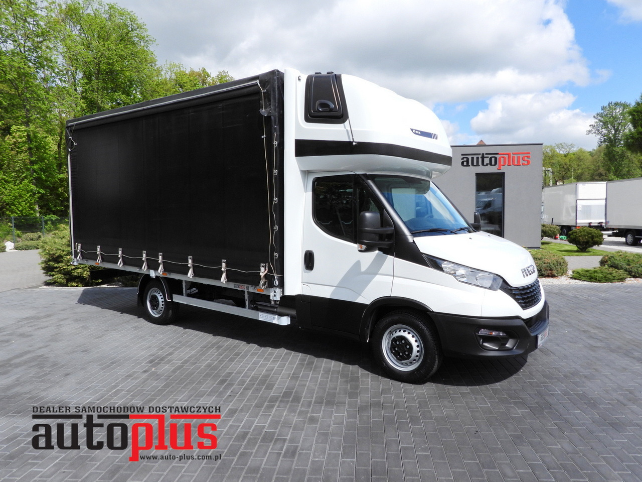 IVECO DAILY  35S18 TARPAULIN 10 PALLETS WEBASTO CRUISE CONTROL AIR CONDITIONING  180HP - Furgoneta con lona: foto 1 IVECO DAILY  35S18 TARPAULIN 10 PALLETS WEBASTO CRUISE CONTROL AIR CONDITIONING  180HP - Furgoneta con lona: foto 1