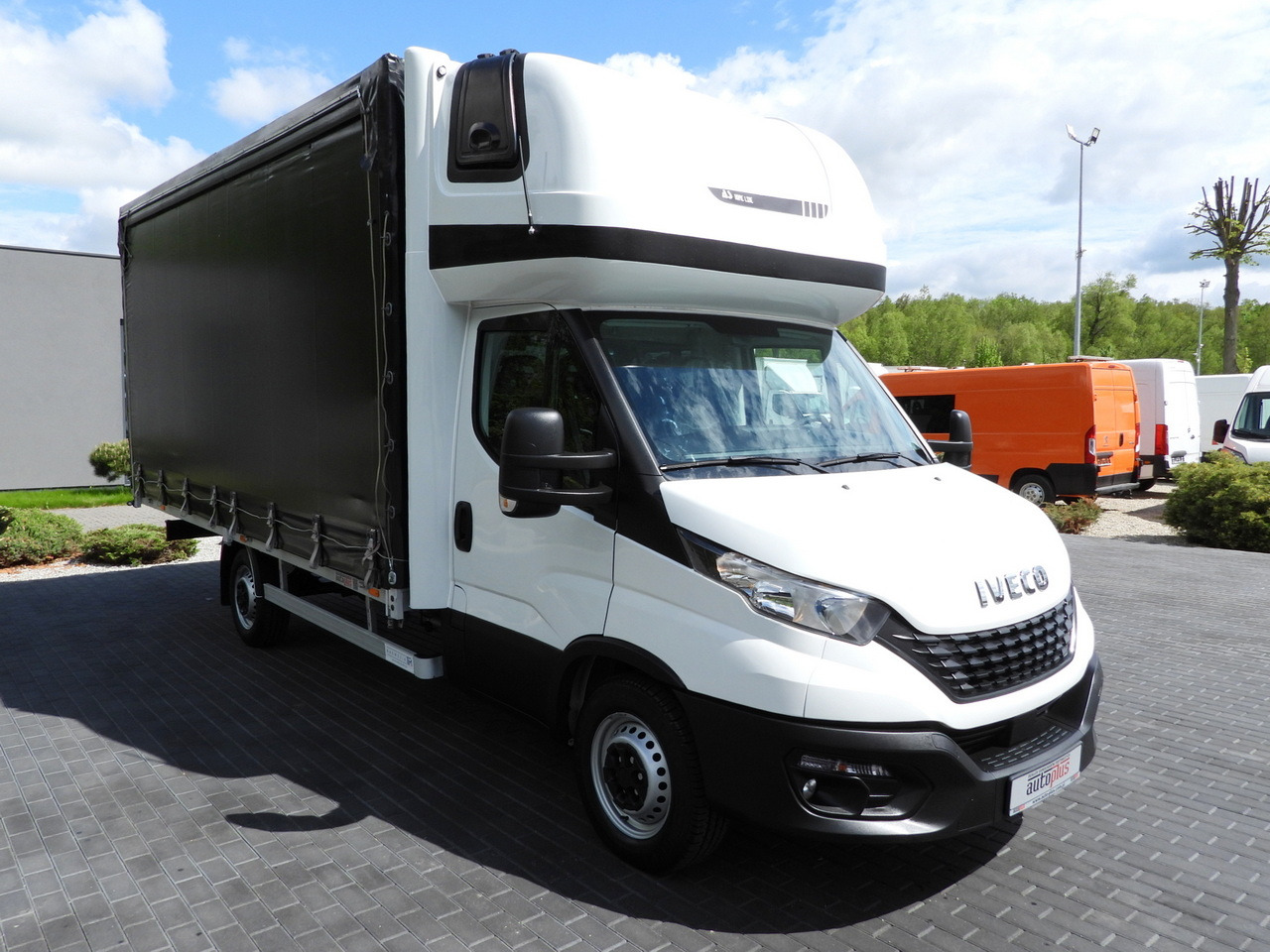 IVECO DAILY  35S18 TARPAULIN 10 PALLETS WEBASTO CRUISE CONTROL AIR CONDITIONING  180HP - Furgoneta con lona: foto 4 IVECO DAILY  35S18 TARPAULIN 10 PALLETS WEBASTO CRUISE CONTROL AIR CONDITIONING  180HP - Furgoneta con lona: foto 4