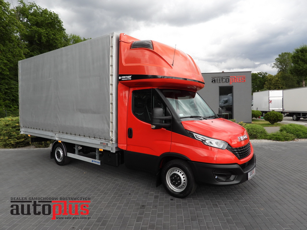 IVECO DAILY 35S18 TARPAULIN 10 PALLETS WEBASTO CRUISE CONTROL LED LIGHTS AIR CONDITIONING 180HP - Furgoneta con lona: foto 1 IVECO DAILY 35S18 TARPAULIN 10 PALLETS WEBASTO CRUISE CONTROL LED LIGHTS AIR CONDITIONING 180HP - Furgoneta con lona: foto 1