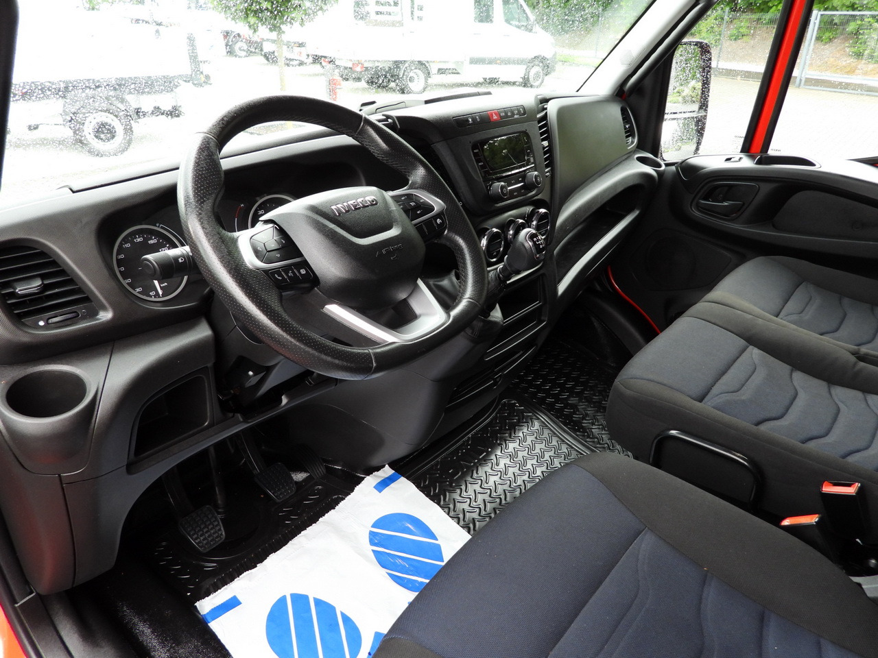 IVECO DAILY 35S18 TARPAULIN 10 PALLETS WEBASTO CRUISE CONTROL LED LIGHTS AIR CONDITIONING 180HP - Furgoneta con lona: foto 2 IVECO DAILY 35S18 TARPAULIN 10 PALLETS WEBASTO CRUISE CONTROL LED LIGHTS AIR CONDITIONING 180HP - Furgoneta con lona: foto 2
