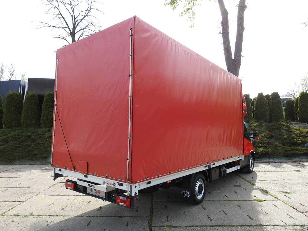IVECO DAILY 35S18 TARPAULIN 10 PALLETS WEBASTO CRUISE CONTROL LED LIGHTS AIR CONDITIONING 180HP - Furgoneta con lona: foto 3 IVECO DAILY 35S18 TARPAULIN 10 PALLETS WEBASTO CRUISE CONTROL LED LIGHTS AIR CONDITIONING 180HP - Furgoneta con lona: foto 3