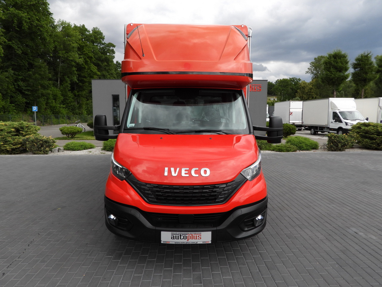IVECO DAILY 35S18 TARPAULIN 10 PALLETS WEBASTO CRUISE CONTROL LED LIGHTS AIR CONDITIONING 180HP - Furgoneta con lona: foto 5 IVECO DAILY 35S18 TARPAULIN 10 PALLETS WEBASTO CRUISE CONTROL LED LIGHTS AIR CONDITIONING 180HP - Furgoneta con lona: foto 5