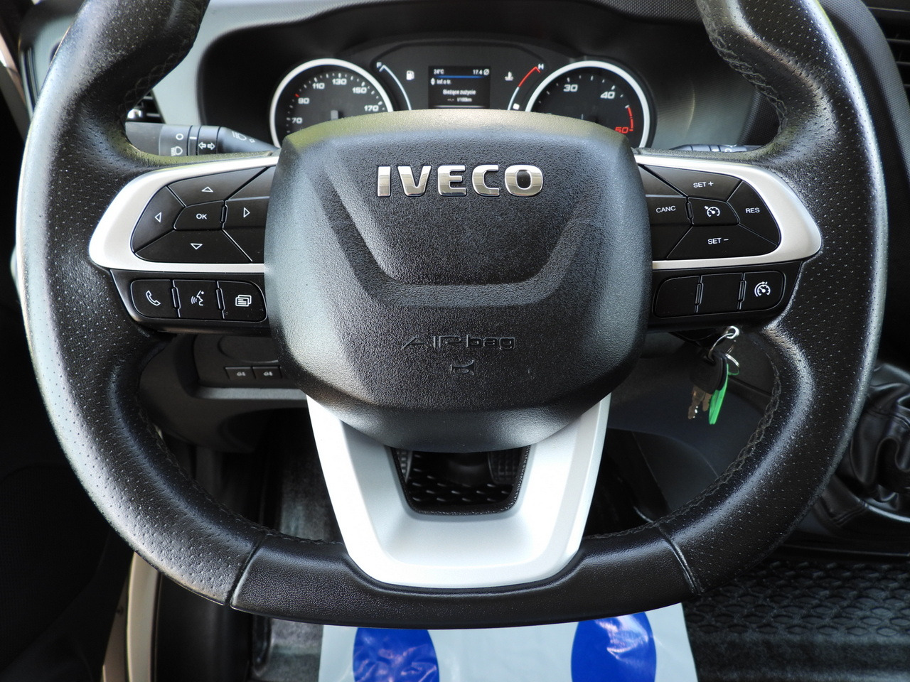 Furgoneta con lona IVECO DAILY 35S18 TARPAULIN 10 PALLETS WEBASTO CRUISE CONTROL LED LIGHTS PNEUMATICS AIR CONDITIONING 180HP: foto 37 Furgoneta con lona IVECO DAILY 35S18 TARPAULIN 10 PALLETS WEBASTO CRUISE CONTROL LED LIGHTS PNEUMATICS AIR CONDITIONING 180HP: foto 37