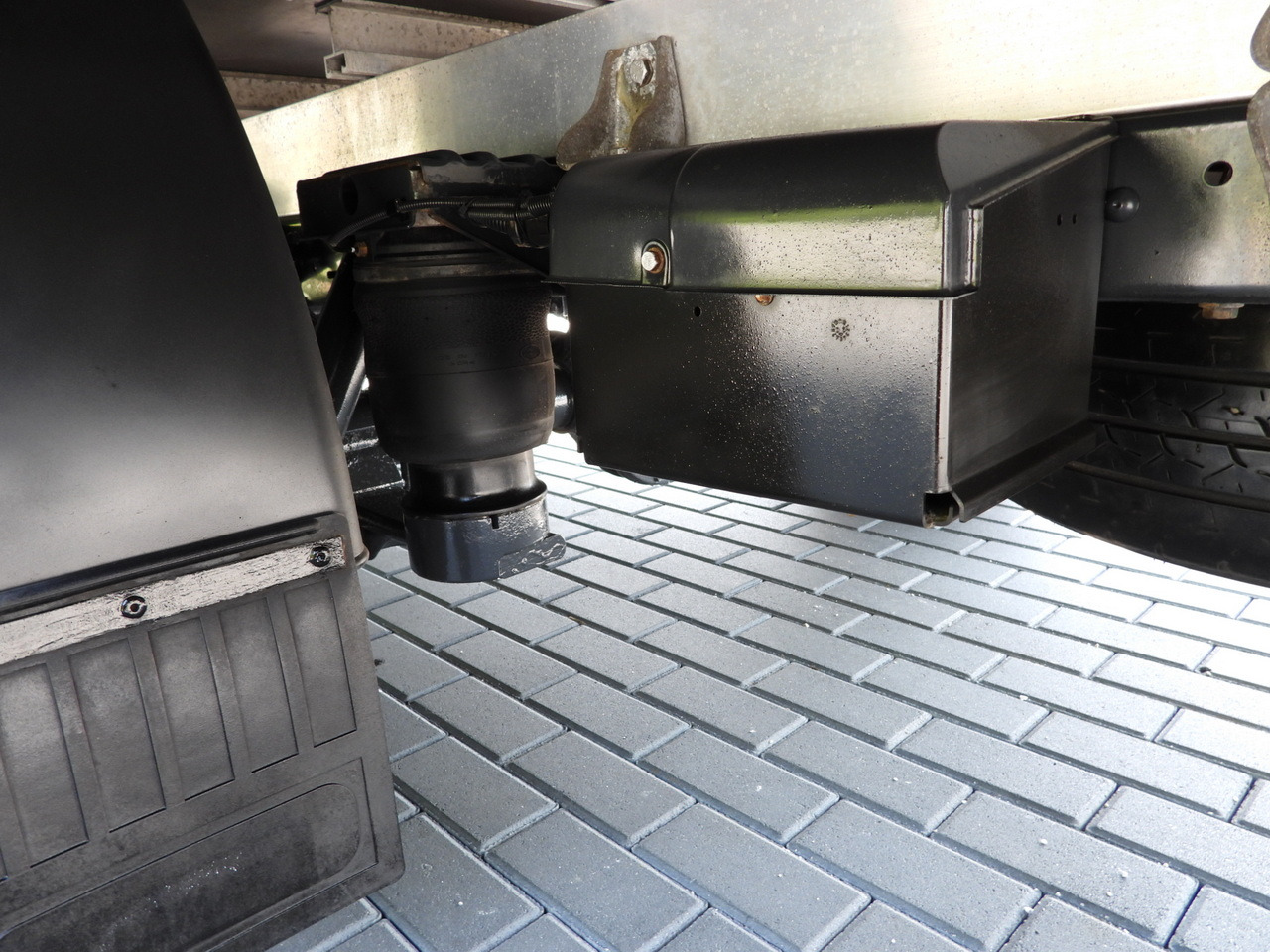 Furgoneta con lona IVECO DAILY 35S18 TARPAULIN 10 PALLETS WEBASTO CRUISE CONTROL LED LIGHTS PNEUMATICS AIR CONDITIONING 180HP: foto 26 Furgoneta con lona IVECO DAILY 35S18 TARPAULIN 10 PALLETS WEBASTO CRUISE CONTROL LED LIGHTS PNEUMATICS AIR CONDITIONING 180HP: foto 26