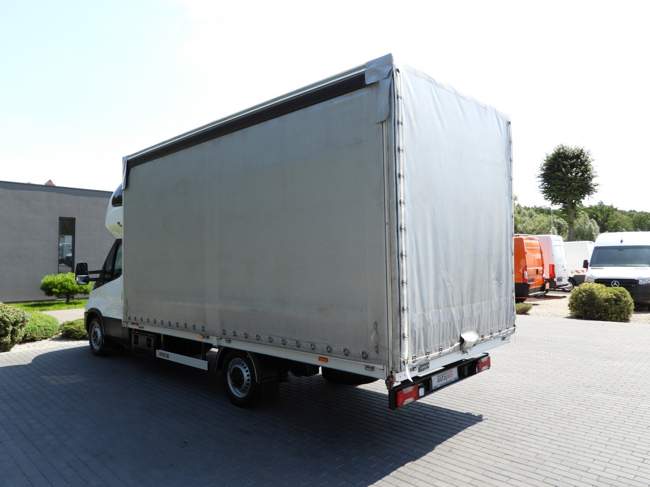 Furgoneta con lona IVECO DAILY 35S18 TARPAULIN 10 PALLETS WEBASTO CRUISE CONTROL LED LIGHTS PNEUMATICS AIR CONDITIONING 180HP: foto 10 Furgoneta con lona IVECO DAILY 35S18 TARPAULIN 10 PALLETS WEBASTO CRUISE CONTROL LED LIGHTS PNEUMATICS AIR CONDITIONING 180HP: foto 10