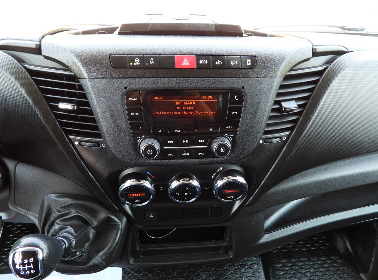 Furgoneta con lona IVECO DAILY 35S18 TARPAULIN 10 PALLETS WEBASTO CRUISE CONTROL LED LIGHTS PNEUMATICS AIR CONDITIONING 180HP: foto 42 Furgoneta con lona IVECO DAILY 35S18 TARPAULIN 10 PALLETS WEBASTO CRUISE CONTROL LED LIGHTS PNEUMATICS AIR CONDITIONING 180HP: foto 42