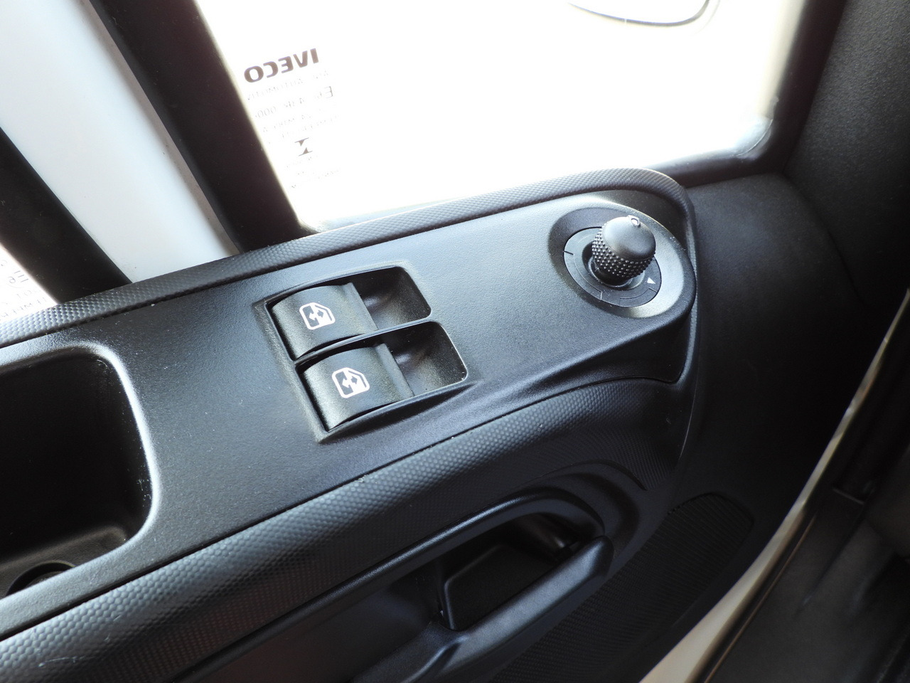 Furgoneta con lona IVECO DAILY 35S18 TARPAULIN 10 PALLETS WEBASTO CRUISE CONTROL LED LIGHTS PNEUMATICS AIR CONDITIONING 180HP: foto 34 Furgoneta con lona IVECO DAILY 35S18 TARPAULIN 10 PALLETS WEBASTO CRUISE CONTROL LED LIGHTS PNEUMATICS AIR CONDITIONING 180HP: foto 34