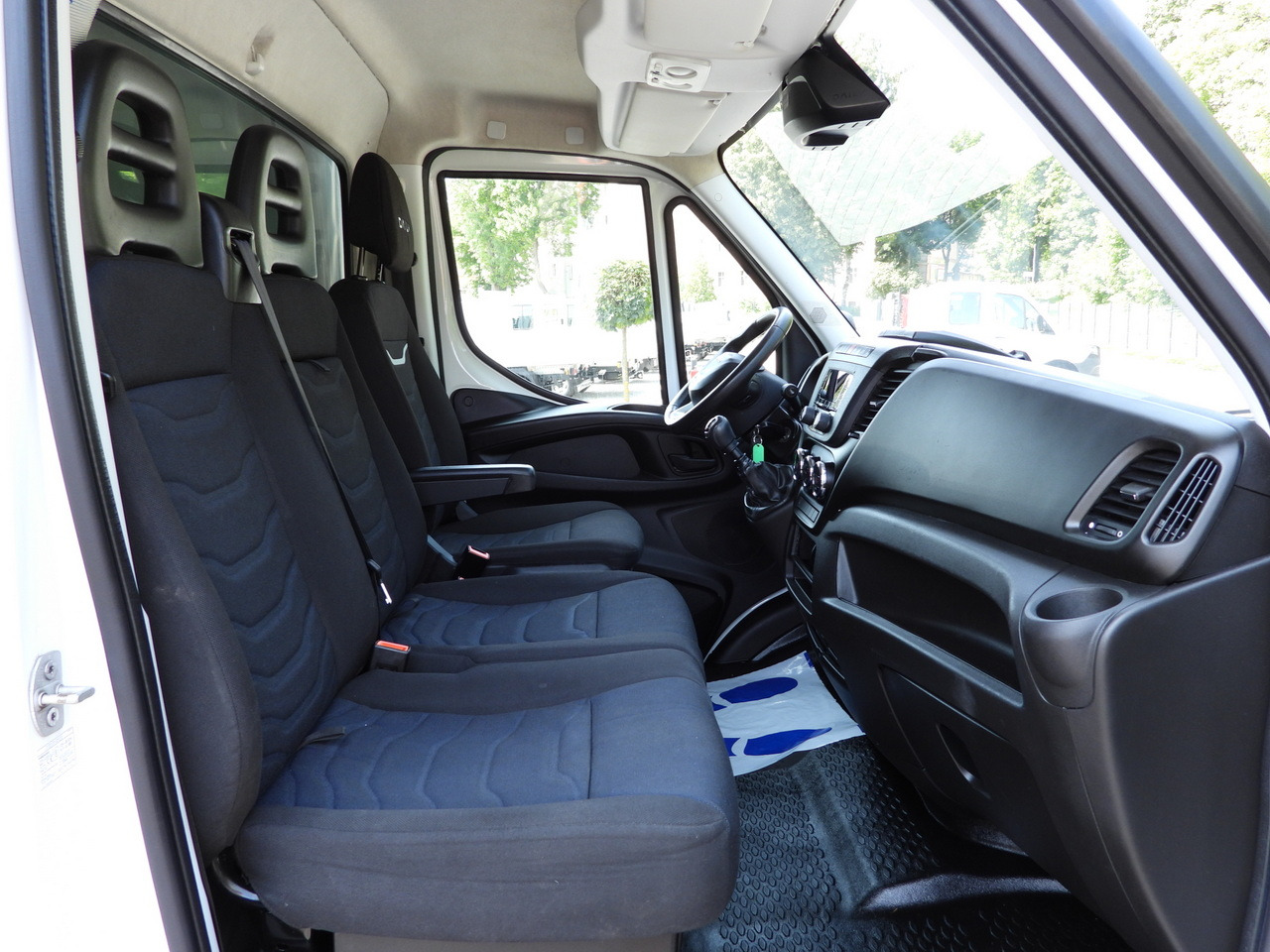 Furgoneta con lona IVECO DAILY 35S18 TARPAULIN 10 PALLETS WEBASTO CRUISE CONTROL LED LIGHTS PNEUMATICS AIR CONDITIONING 180HP: foto 46 Furgoneta con lona IVECO DAILY 35S18 TARPAULIN 10 PALLETS WEBASTO CRUISE CONTROL LED LIGHTS PNEUMATICS AIR CONDITIONING 180HP: foto 46