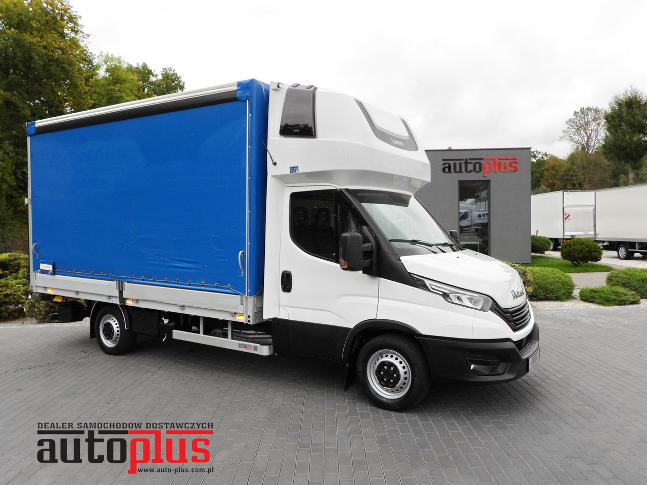IVECO DAILY 35S18 TARPAULIN LIFT 8 PALLETS WEBASTO CRUISE CONTROL LED LIGHTS AIR CONDITIONING  180HP - Furgoneta con lona: foto 1 IVECO DAILY 35S18 TARPAULIN LIFT 8 PALLETS WEBASTO CRUISE CONTROL LED LIGHTS AIR CONDITIONING  180HP - Furgoneta con lona: foto 1