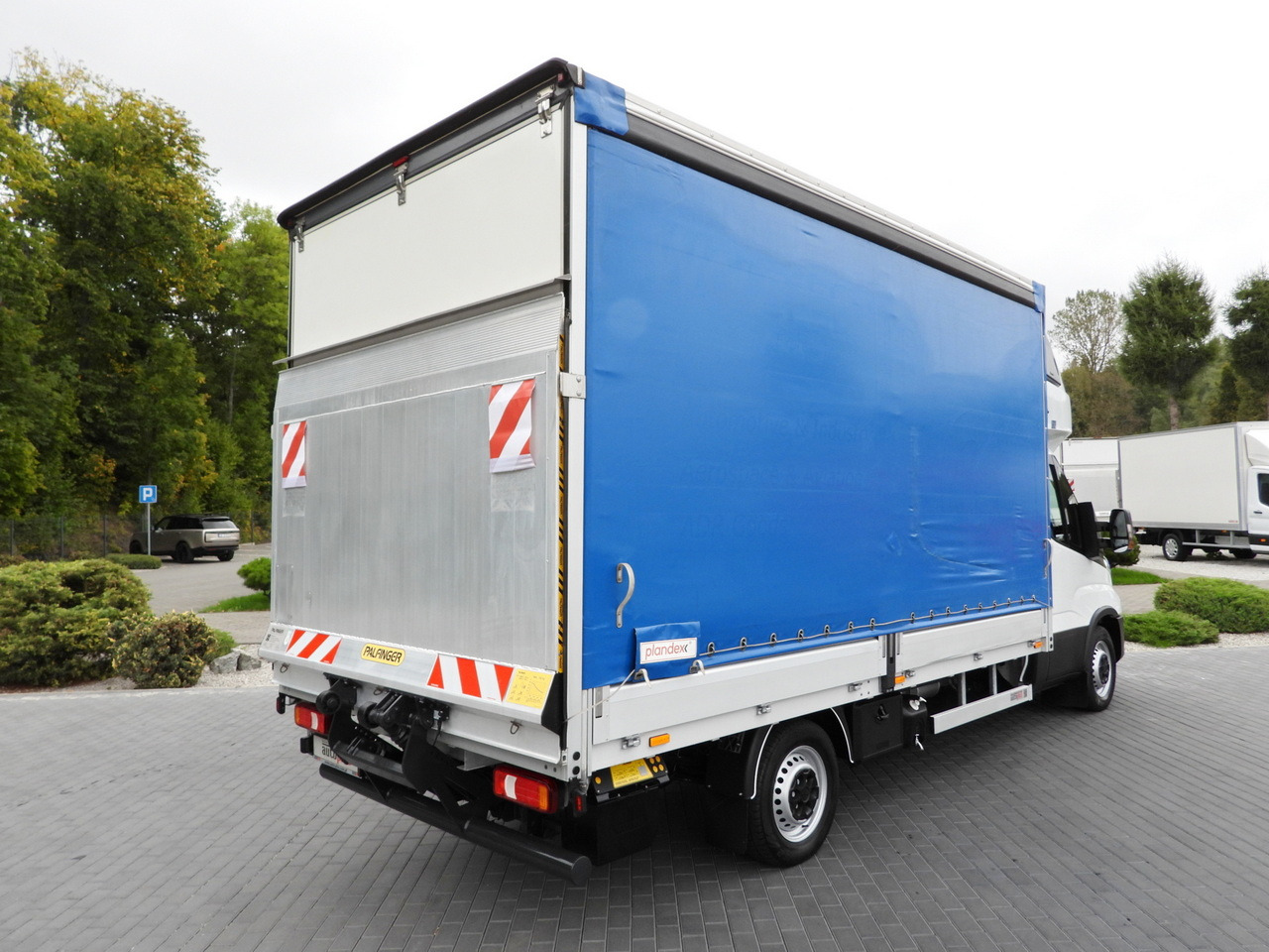 IVECO DAILY 35S18 TARPAULIN LIFT 8 PALLETS WEBASTO CRUISE CONTROL LED LIGHTS AIR CONDITIONING  180HP - Furgoneta con lona: foto 3 IVECO DAILY 35S18 TARPAULIN LIFT 8 PALLETS WEBASTO CRUISE CONTROL LED LIGHTS AIR CONDITIONING  180HP - Furgoneta con lona: foto 3