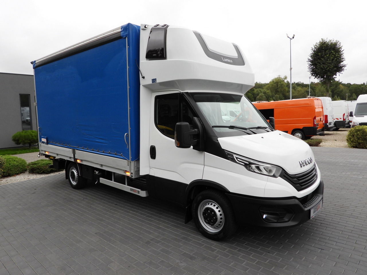 IVECO DAILY 35S18 TARPAULIN LIFT 8 PALLETS WEBASTO CRUISE CONTROL LED LIGHTS AIR CONDITIONING  180HP - Furgoneta con lona: foto 4 IVECO DAILY 35S18 TARPAULIN LIFT 8 PALLETS WEBASTO CRUISE CONTROL LED LIGHTS AIR CONDITIONING  180HP - Furgoneta con lona: foto 4