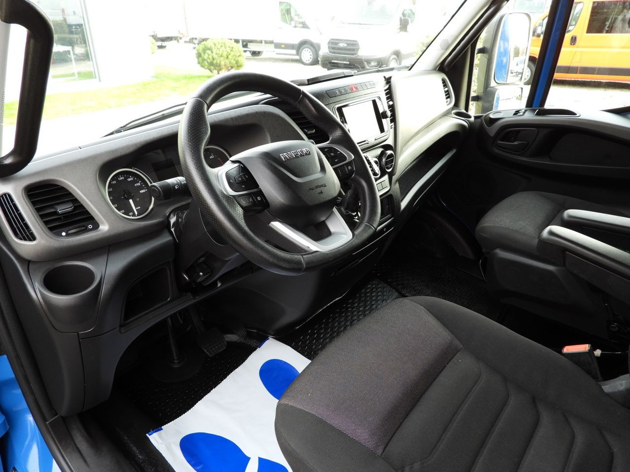 IVECO DAILY 35S21 TARPAULIN 10 PALLETS WEBASTO CRUISE CONTROL NAVIGATION LED LIGHTS AUTOMATIC TRANSMISSION HI-MATIC AIR CONDITIONING 210HP - Furgoneta con lona: foto 2 IVECO DAILY 35S21 TARPAULIN 10 PALLETS WEBASTO CRUISE CONTROL NAVIGATION LED LIGHTS AUTOMATIC TRANSMISSION HI-MATIC AIR CONDITIONING 210HP - Furgoneta con lona: foto 2