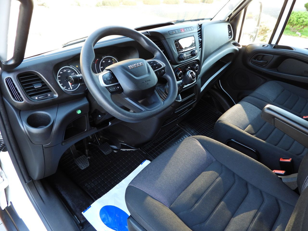 IVECO DAILY 50C16 TARPAULIN 10 PALLETS CRUISE CONTROL TWIN WHEELS AIR CONDITIONING 160HP - Furgoneta con lona: foto 2 IVECO DAILY 50C16 TARPAULIN 10 PALLETS CRUISE CONTROL TWIN WHEELS AIR CONDITIONING 160HP - Furgoneta con lona: foto 2