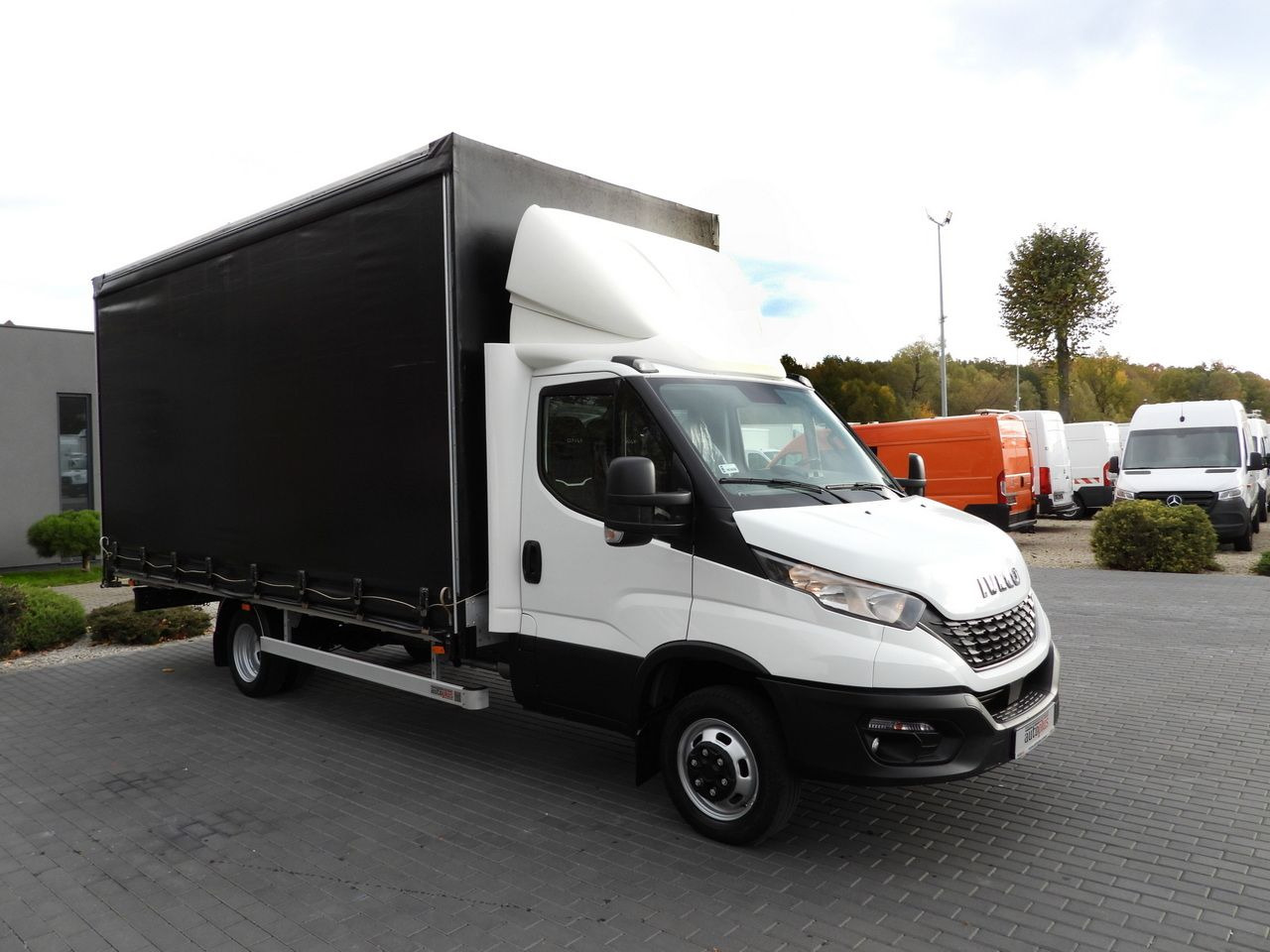IVECO DAILY 50C17 TARPAULIN 10 PALLETS CRUISE CONTROL PNEUMATICS TWIN WHEELS AIR CONDITIONING  180HP - Furgoneta con lona: foto 4 IVECO DAILY 50C17 TARPAULIN 10 PALLETS CRUISE CONTROL PNEUMATICS TWIN WHEELS AIR CONDITIONING  180HP - Furgoneta con lona: foto 4