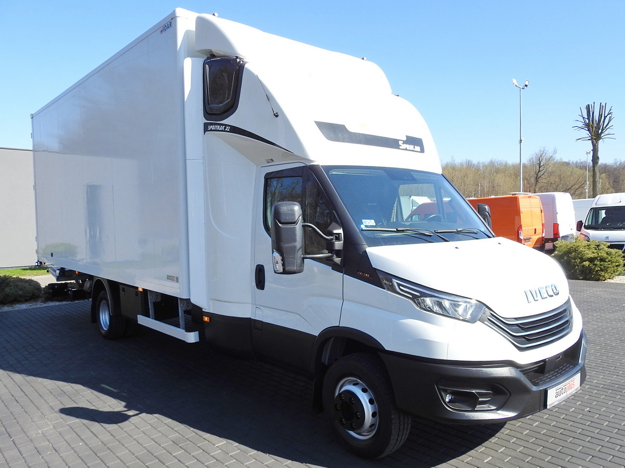 IVECO DAILY 70C18 BOX LIFT 14 PALLETS WEBASTO CRUISE CONTROL NAVIGATION LED LIGHTS TWIN WHEELS AIR CONDITIONING 180HP - Furgoneta caja cerrada: foto 4 IVECO DAILY 70C18 BOX LIFT 14 PALLETS WEBASTO CRUISE CONTROL NAVIGATION LED LIGHTS TWIN WHEELS AIR CONDITIONING 180HP - Furgoneta caja cerrada: foto 4