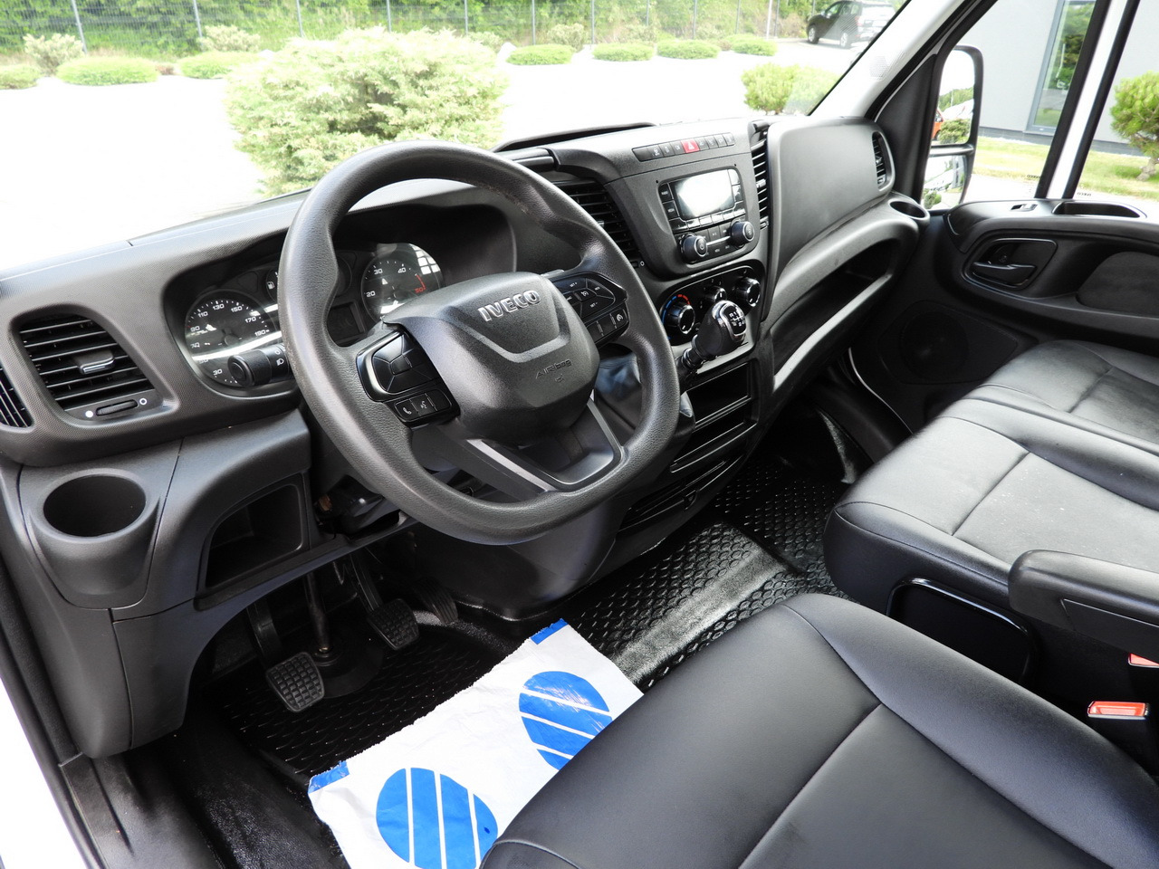 IVECO DAILY CRUISE CONTROL TWIN WHEELS AIR CONDITIONING 140HP - Furgoneta basculante: foto 2 IVECO DAILY CRUISE CONTROL TWIN WHEELS AIR CONDITIONING 140HP - Furgoneta basculante: foto 2