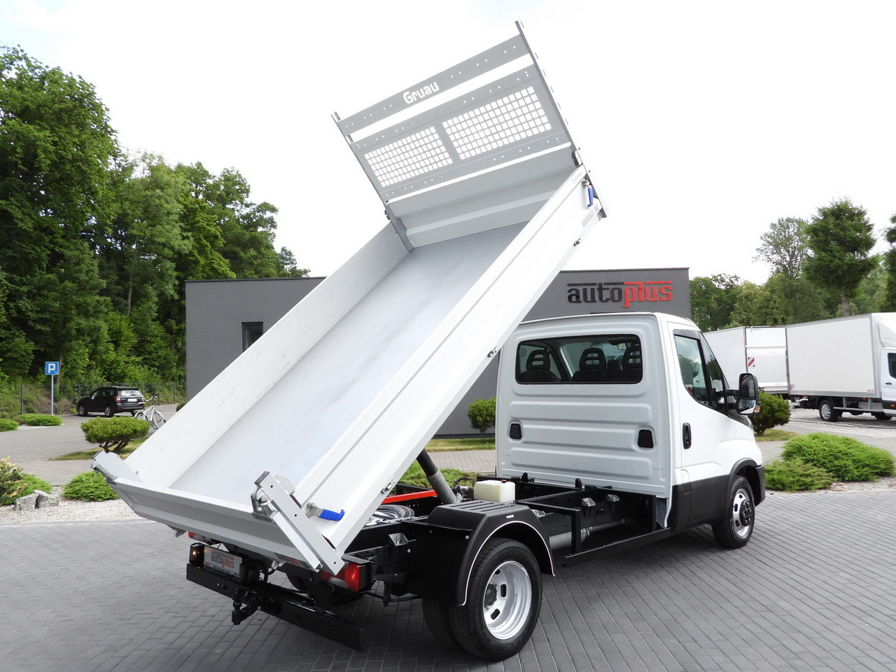 IVECO DAILY CRUISE CONTROL TWIN WHEELS AIR CONDITIONING 140HP - Furgoneta basculante: foto 3 IVECO DAILY CRUISE CONTROL TWIN WHEELS AIR CONDITIONING 140HP - Furgoneta basculante: foto 3