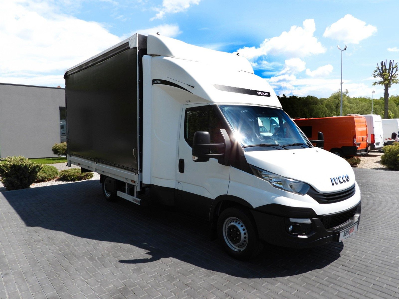Iveco DAILY 35S18 PRITSCHE PLANE 10 PALETTEN WEBASTO - Furgoneta con lona, Furgoneta combi: foto 4 Iveco DAILY 35S18 PRITSCHE PLANE 10 PALETTEN WEBASTO - Furgoneta con lona, Furgoneta combi: foto 4