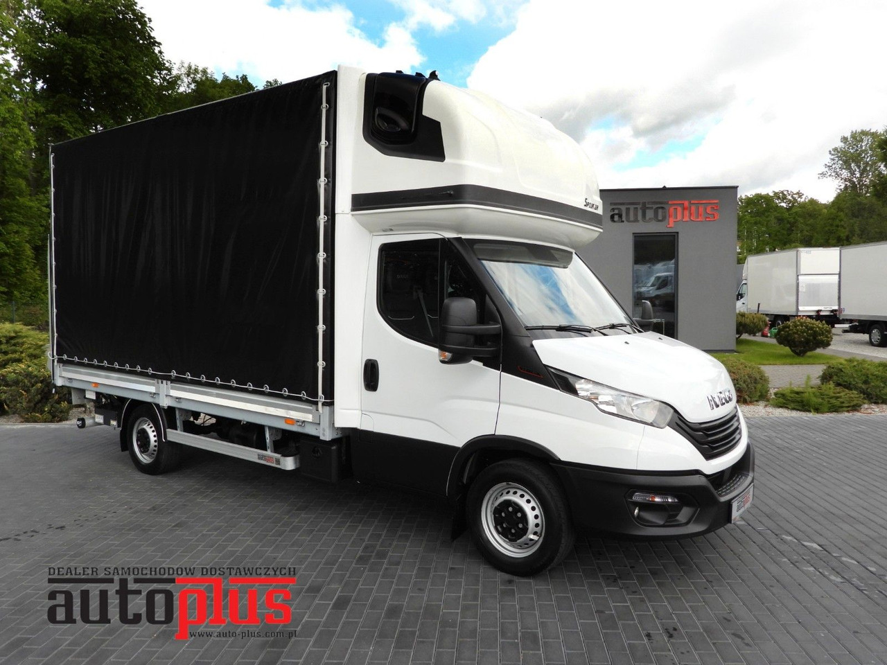 Iveco DAILY 35S18 PRITSCHE PLANE AUFZUG 8 PALETTEN - Furgoneta con lona: foto 1 Iveco DAILY 35S18 PRITSCHE PLANE AUFZUG 8 PALETTEN - Furgoneta con lona: foto 1