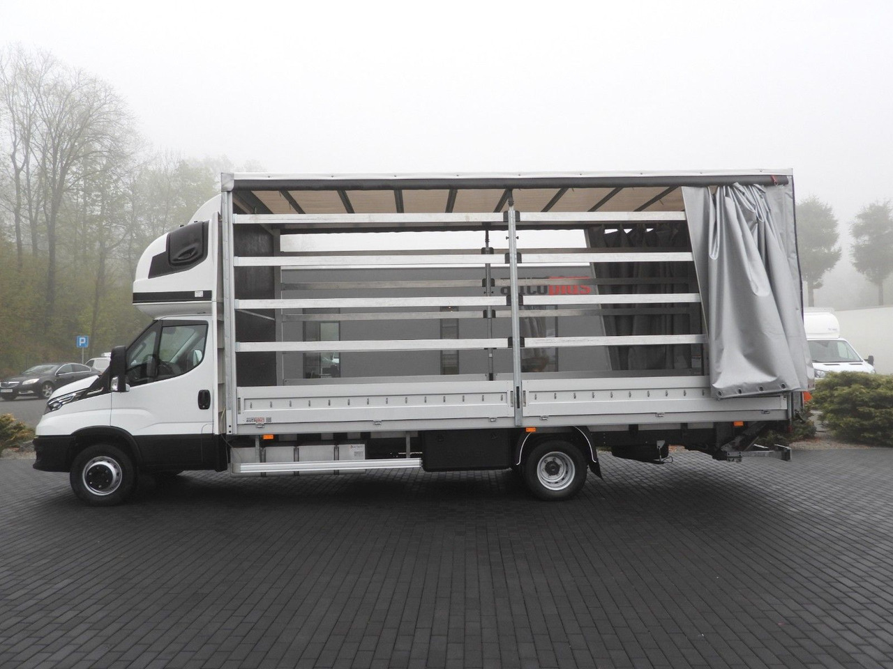 Furgoneta con lona Iveco DAILY 72C18 PRITSCHE PLANE AUFZUG 16 PALETTEN: foto 9