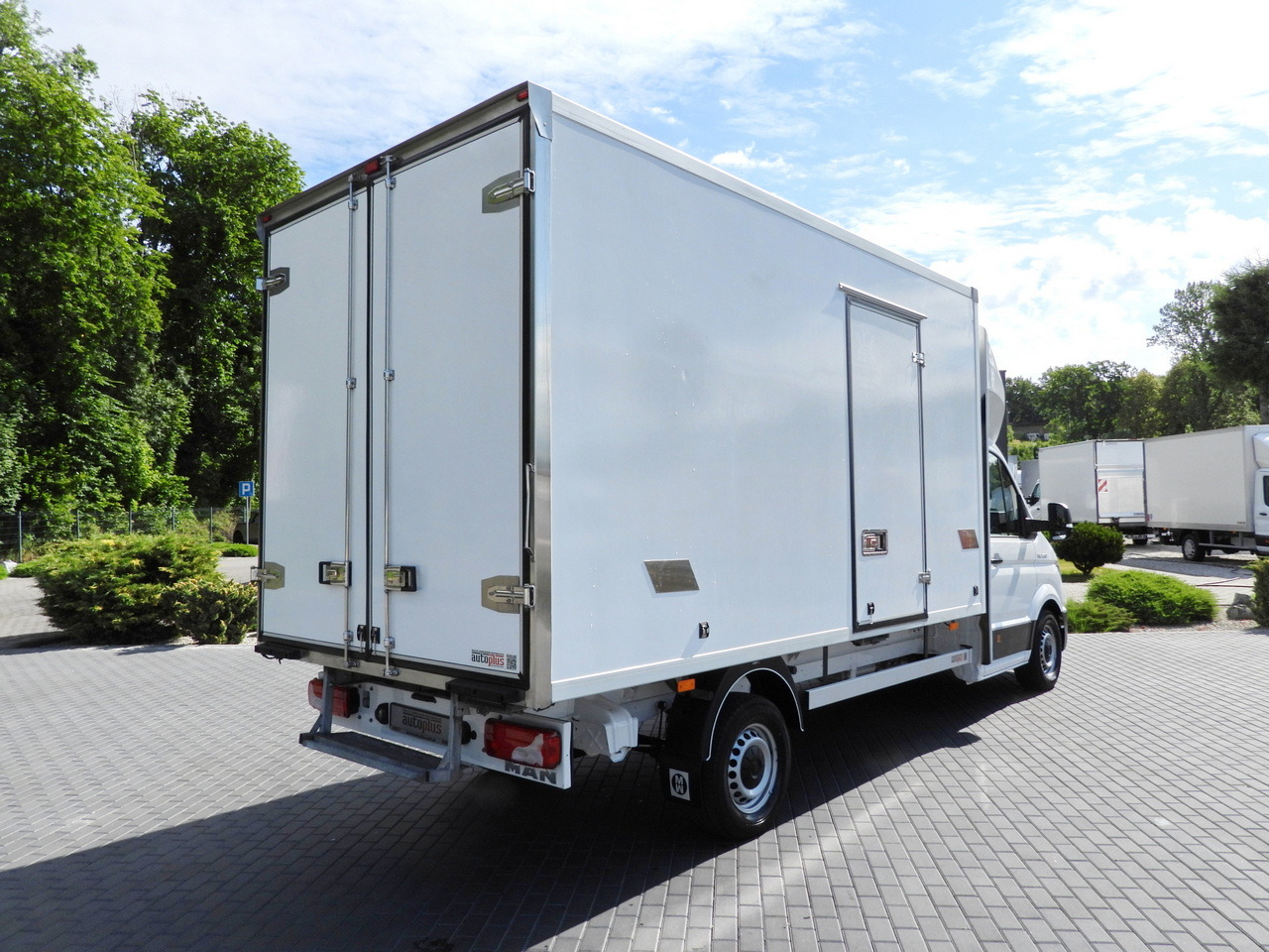 MAN TGE 3.140 REGRIGERATOR BOX -1*C 8 PALLETS HEATING FUNCTION CRUISE CONTROL PNEUMATICS AIR CONDITIONING 140HP - Furgoneta frigorifica: foto 3 MAN TGE 3.140 REGRIGERATOR BOX -1*C 8 PALLETS HEATING FUNCTION CRUISE CONTROL PNEUMATICS AIR CONDITIONING 140HP - Furgoneta frigorifica: foto 3
