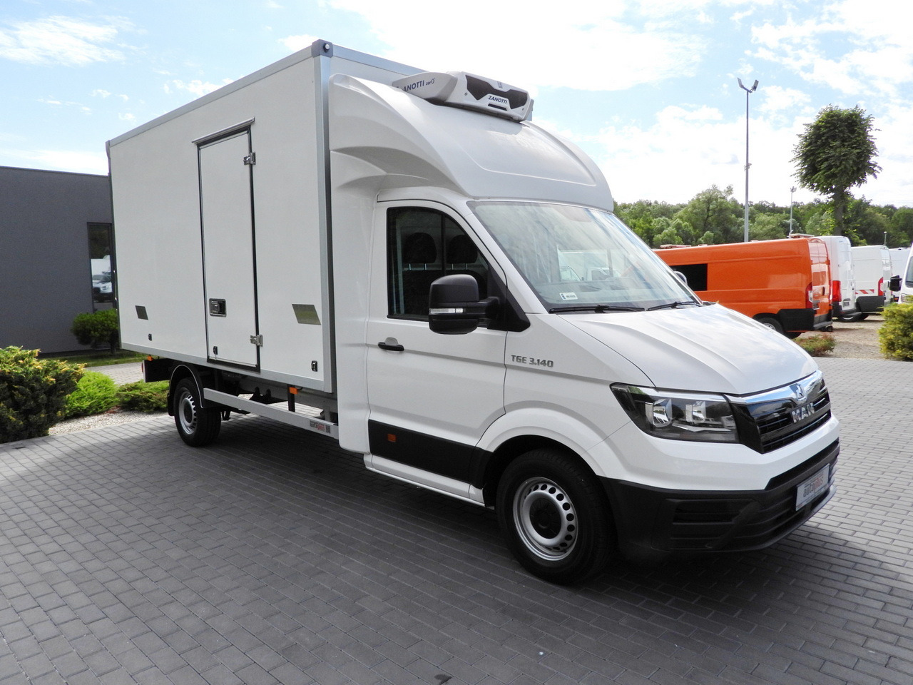 MAN TGE 3.140 REGRIGERATOR BOX -1*C 8 PALLETS HEATING FUNCTION CRUISE CONTROL PNEUMATICS AIR CONDITIONING 140HP - Furgoneta frigorifica: foto 4 MAN TGE 3.140 REGRIGERATOR BOX -1*C 8 PALLETS HEATING FUNCTION CRUISE CONTROL PNEUMATICS AIR CONDITIONING 140HP - Furgoneta frigorifica: foto 4