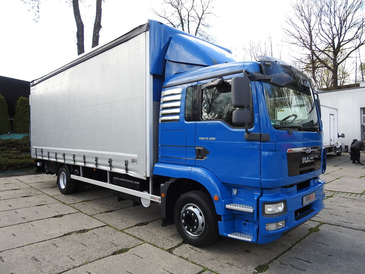 MAN TGM 15.290 TARPAULIN LIFT 18 PALLETS CRUISE CONTROL TWIN WHEELS AIR CONDITIONING 290HP - Furgoneta con lona: foto 4 MAN TGM 15.290 TARPAULIN LIFT 18 PALLETS CRUISE CONTROL TWIN WHEELS AIR CONDITIONING 290HP - Furgoneta con lona: foto 4