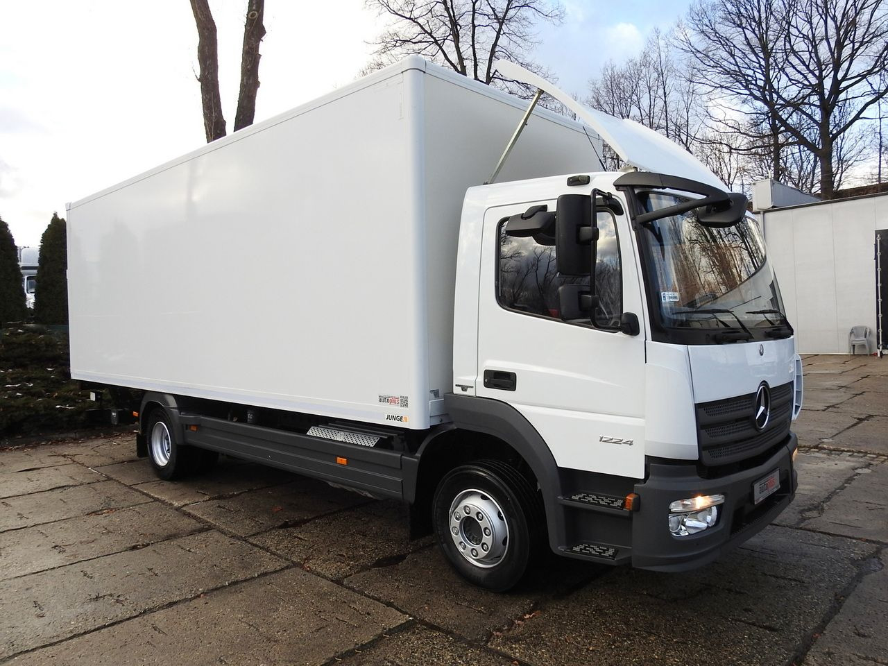 MERCEDES ATEGO 12.24 BOX LIFT 18 PALLETS CRUISE CONTROL AUTOMATIC TRANSMISSION TWIN WHEELS AIR CONDITIONING 240HP - Camión caja cerrada: foto 4 MERCEDES ATEGO 12.24 BOX LIFT 18 PALLETS CRUISE CONTROL AUTOMATIC TRANSMISSION TWIN WHEELS AIR CONDITIONING 240HP - Camión caja cerrada: foto 4