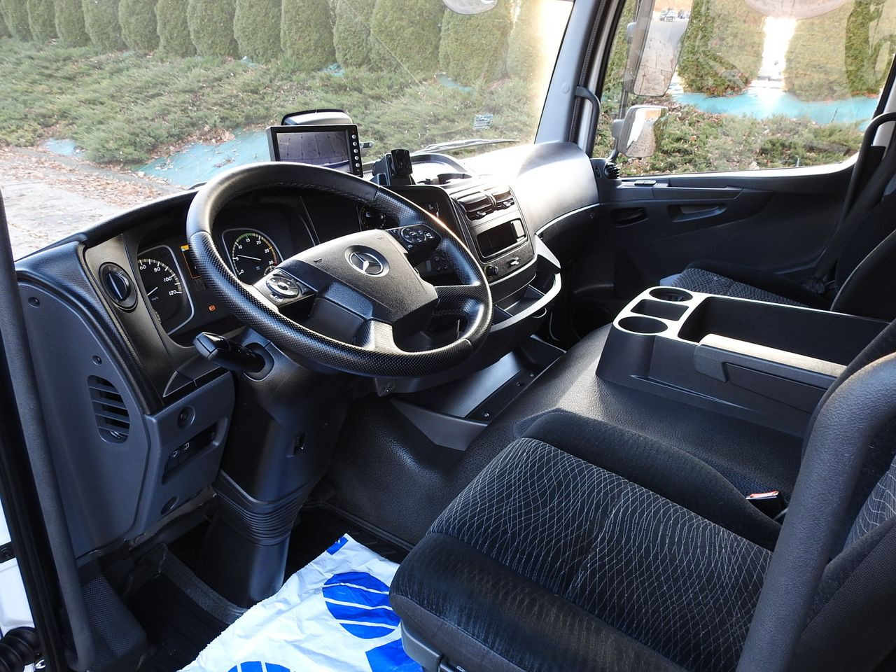 MERCEDES ATEGO 12.24 REGRIGERATOR BOX -10*C LIFT 16 PALLETS HEATING FUNCTION WEBASTO CRUISE CONTROL PNEUMATICS AIR CONDITIONING 240HP - Camión frigorífico: foto 2 MERCEDES ATEGO 12.24 REGRIGERATOR BOX -10*C LIFT 16 PALLETS HEATING FUNCTION WEBASTO CRUISE CONTROL PNEUMATICS AIR CONDITIONING 240HP - Camión frigorífico: foto 2