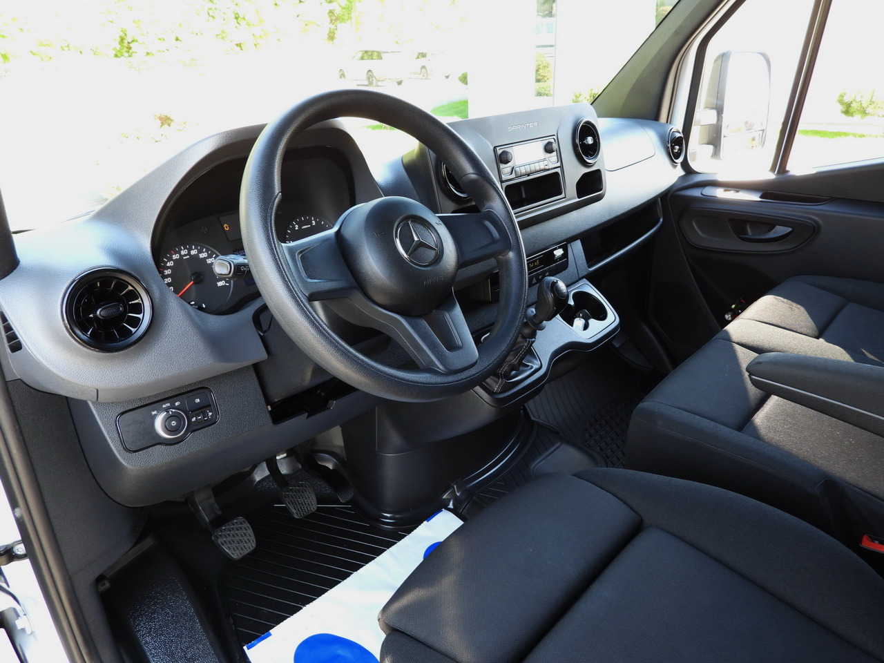 MERCEDES SPRINTER 315 BOX LIFT 8 PALLETS AIR CONDITIONING 150HP - Furgoneta frigorifica: foto 2 MERCEDES SPRINTER 315 BOX LIFT 8 PALLETS AIR CONDITIONING 150HP - Furgoneta frigorifica: foto 2