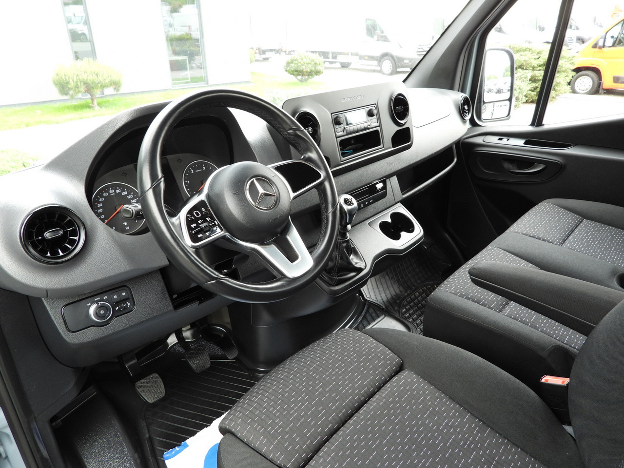 MERCEDES SPRINTER 315 STAKE BODY 8 PALLETS CRUISE CONTROL AIR CONDITIONING  150HP - Furgoneta caja abierta: foto 2 MERCEDES SPRINTER 315 STAKE BODY 8 PALLETS CRUISE CONTROL AIR CONDITIONING  150HP - Furgoneta caja abierta: foto 2