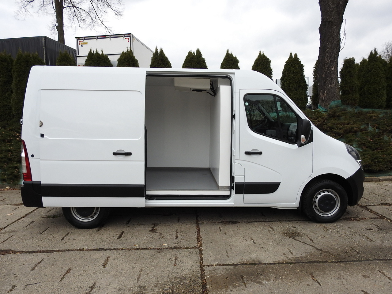 Furgoneta frigorifica OPEL MOVANO REFRIGERATOR VAN 0*C CRUISE CONTROL NAVIGATION AIR CONDITIONING LED LIGHTS  136HP: foto 8 Furgoneta frigorifica OPEL MOVANO REFRIGERATOR VAN 0*C CRUISE CONTROL NAVIGATION AIR CONDITIONING LED LIGHTS  136HP: foto 8