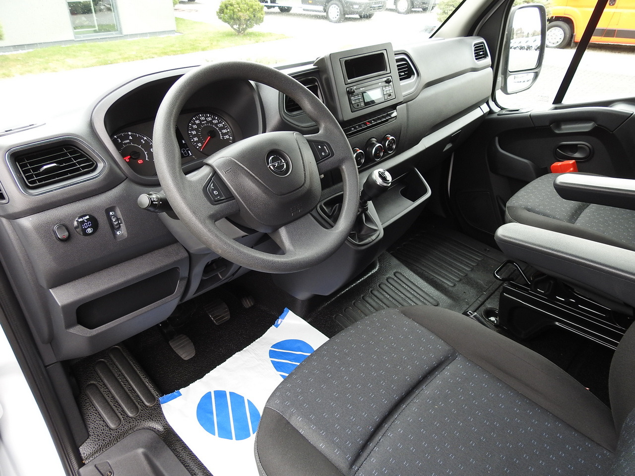 OPEL MOVANO TARPAULIN 8 PALLETS WEBASTO CRUISE CONTROL LED LIGHTS PNEUMATICS AIR CONDITIONING 165HP - Furgoneta con lona: foto 2 OPEL MOVANO TARPAULIN 8 PALLETS WEBASTO CRUISE CONTROL LED LIGHTS PNEUMATICS AIR CONDITIONING 165HP - Furgoneta con lona: foto 2